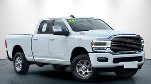2024 2500 Laramie 4dr Crew Cab 4WD SB (6.7L 6 cilindros Turbodiésel 6A) - Product Image 2