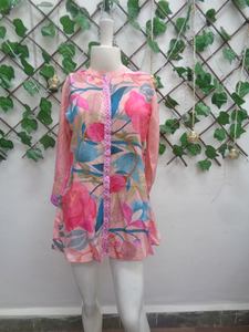 Tunique haut-bas en rayonne douce de haute qualité Kurti Un choix à la mode pour les femmes modernes à la recherche de confort et de mode disponible à la vente - Product Image 4