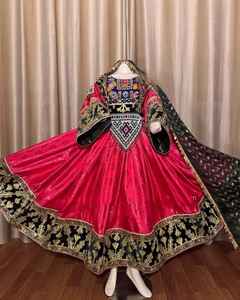 Robe maxi traditionnelle afghane Kuchi faite à la main pour femmes, vêtements ethniques brodés pour les festivals, vêtements de mariage, robes - Product Image 4