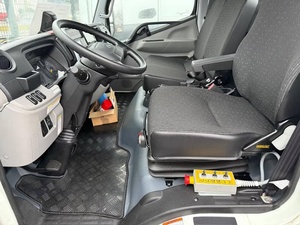 Camion de transport urbain d'occasion Mitsubishi Fuso Canter RHD Euro 6 Diesel à transmission automatique avec benne hydraulique - Product Image 5