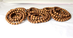 108 Cuentas de sándalo Mala Color de madera natural Cuentas redondas Mala - Product Image 3