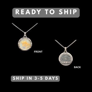 จี้เงินแท้ 925 รูปหน้าสุนัขสำหรับผู้ชาย/ผู้หญิง ประดับมุกสีเหลืองทรงกลม ดีไซน์สวยงาม เหมาะสำหรับใส่ลำลอง/เล่นกีฬา - Product Image 2