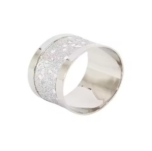 Rond de serviette en métal design vintage pour la maison ou le restaurant Support décoratif de table tendance pour les occasions de mariage - Product Image 6