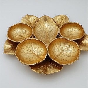 Servidor de fruta seca de triple hoja de aluminio Premium en acabado dorado pulido Diseñado para interiores de comedor decorativos y servir. - Product Image 4