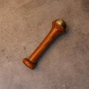 Masseur pour le corps et les pieds en bois et en laiton écologique, fait à la main - Product Image 4