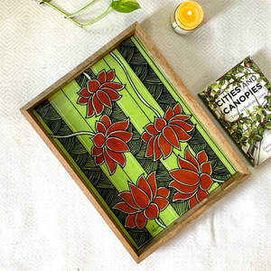 Plateau en bois design pour cadeaux de mariage plateau de service décoratif en bois imprimé lotus aspect brillant - Product Image 1