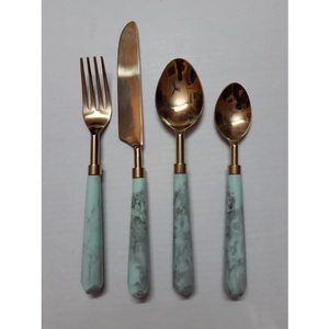 Ensemble de 5 couverts en laiton gaufré avec miroir pour la cuisine Ensembles de couverts de meilleure qualité pour la maison à un coût raisonnable - Product Image 3