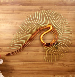 Escultura metálica en espiral abstracta sobre un soporte de mármol para la elegancia de la mesa. Disponible a precios de mayoreo. - Product Image 3