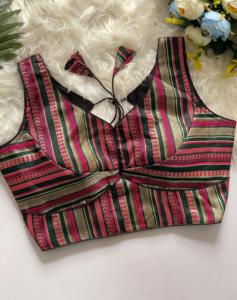 Chemisier moderne a une couleur multy blouse en soie banarasi lourd a col en forme de v froent, et le dos a motif sabyasachi - Product Image 1