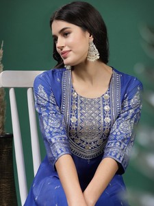 Conjunto Étnico Exclusivo de Diseño Tradicional Indio-Pakistaní para Mujer, Kurti Anarkali Listo para Usar con Pantalones a Juego, Última Moda en Viscosa - Product Image 4