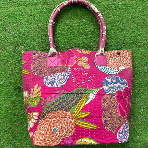 Sac de transport en coton Kantha vintage fait à la main avec fermeture à glissière Design patchwork pour la saison d'automne pour l'été et l'hiver - Product Image 1
