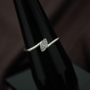 Anillo minimalista delicado de Plata de Ley 925 para mujer, banda ligera CZ de alto pulido para boda y fiesta - Product Image 5