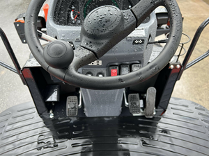 รถตักล้อยางคูโบต้า R430 ขนาดเล็ก ความจุ 2 ตัน พร้อมอุปกรณ์ตัก - Product Image 5