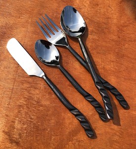 ชุดช้อนส้อมโลหะปลอมพร้อมที่จับสีดำแบบเรียบง่าย - Product Image 2