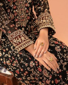 Lourd Faux Georgette Broderie Noir Couleur Pleine Longueur Occasion-porter Élégant Regal À La Mode Salwar Costume Avec Dentelle Travail Dupatta - Product Image 2