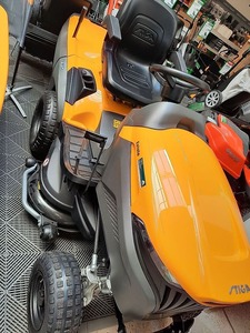 Stiga ESTATE 9102WX Cortacésped inalámbrico de grado DIY 173cc con batería y función de caja de césped Entrega mundial - Product Image 3