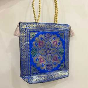 Bolso Tote Azul Rey con Medallón Banarasi para Mujer, Cierre Abierto, Forro de Poliéster Moderno con Decoración Floral - Product Image 3