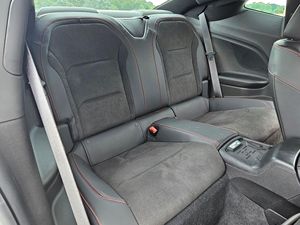 Chevrolet Camaro ZL1 Coupé 2023, Bajo Kilometraje, Caja de Cambios Automática, Volante a la Izquierda, Neumáticos R20, Estado Oscuro - Product Image 6