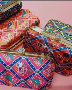 Bolso de mano de metal colorido, bolso lateral, bolso de mano, bolso decorativo, bolsos indios Haldi Mehendi Sangeet Favor, regalo para ella - Product Image 1