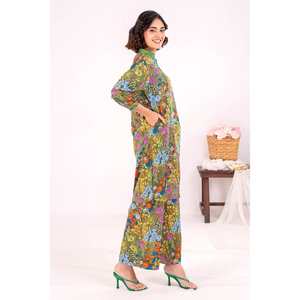 ชุดสูทผ้าลอนพิมพ์ลายสีเขียวสำหรับผู้หญิงแบบ 2 ชิ้น ไม่เย็บติดกัน พร้อมตกแต่งกระดุม - Product Image 3