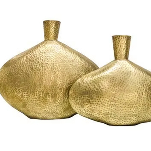 Nuevo estilo Decoración para el hogar Floreros Acabado martillado Acabado chapado en oro Floreros de metal Juego de 2 en venta al por mayor - Product Image 1
