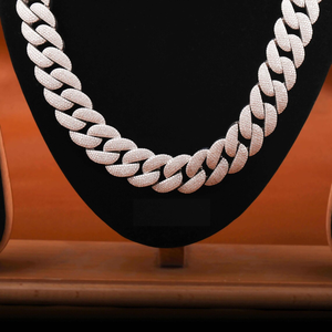 Cadena Cubana Plateada Premium, Collar Cubano Plateado con Incrustaciones, Collar de Diseñador Plateado - Product Image 1