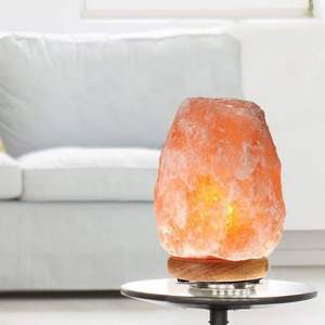 Authentique lampe au sel naturel de l'Himalaya du Pakistan avec cristal sculpté à la main et base décorative en bois pour une décoration élégante - Product Image 3