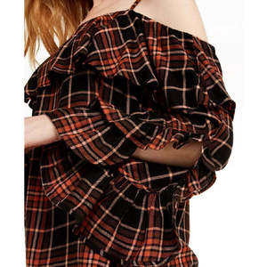 INC International Concepts Top casual da donna con spalle scoperte e design in popeline a quadri con volant in nero, taglia media - Product Image 3