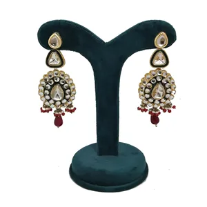 Ensemble de bijoux de mariée de luxe en or plaqué or avec pierres Kundan Polki taille émeraude et perles bordeaux pour mariages et occasions spéciales - Product Image 4