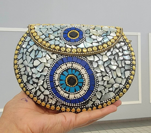 Bolso de mano de mosaico hecho a mano con mal de ojo para mujer, uso de fiesta de noche, bolso étnico indio con incrustaciones de piedra nupcial de Luxury Crafts - Product Image 1
