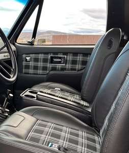 Chevrolet K5 classique premium de 1973, d'occasion, essence, manuelle, 180 km/h - Product Image 4