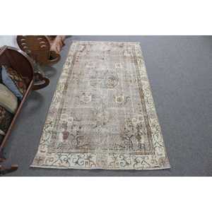 Tapis turc vintage à accents floraux 3,5x6,6 pi (106x200 cm), tapis marron à motifs floraux - Product Image 1