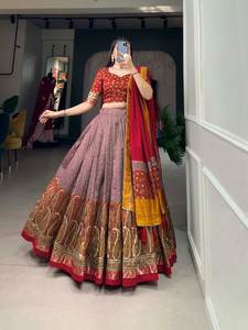 คอลเลกชันผ้าไหม Tussar lehenga สำหรับงานแต่งงานและงานปาร์ตี้พิมพ์ลาย kashmiri พร้อมฟอยล์ - Product Image 3