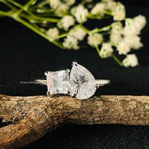 Anillos de compromiso de oro macizo Princesa y pera CVD diamante Toi Et Moi de 14K. Anillo de compromiso diamante corte princesa y pera - Product Image 1