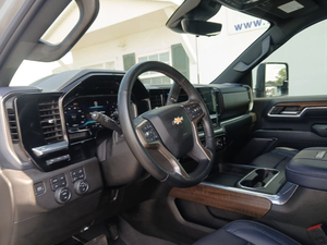 CLEAN 2024 C h e v r o l e t Silver ado 3500HD High Country Crew Cab 4WD - Product Image 2