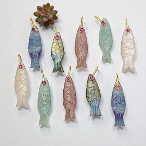 925 argent blanc pierre de lune poisson sculpté pendentif à breloques-breloques sculptées à la main à la mode-vente en gros - Product Image 2