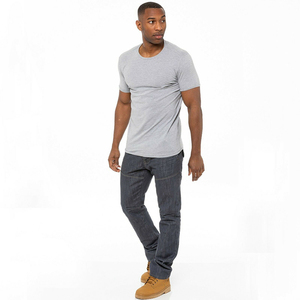 Nouveau Jean Homme de Créateur, Style Urbain, Bleu Délavé, Coupe Ample et Large, Effet Usé, avec Trous aux Genoux, Teint Uni - Product Image 1
