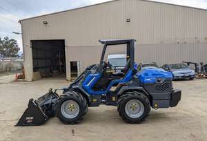 Chargeuse compacte Hitachi New MultiOne 11.6K, 1 an de garantie, 6 tonnes, chargeuse-pelleteuse à roues, moteur Eaton inclus, roulement, pompe, boîte de vitesses, PLC - Product Image 2