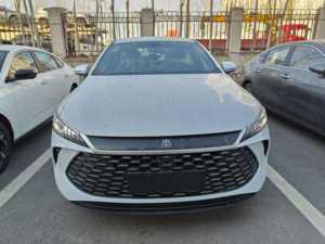 2025 Qin DM-i PHEV Sedán Híbrido Vehículo de Conducción Inteligente Cinco Plazas 55km 120km Sin Accidentes y Listo para Usar - Product Image 3