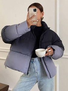 แจ็คเก็ตพัฟเฟอร์ผู้หญิงแบบใหม่ ขายดีสำหรับฤดูหนาว ดีไซน์แบบควิลท์ลายฟองน้ำ ผลิตจากผ้าฝ้ายปากีสถาน กันน้ำ ระบายอากาศได้ดี ขายส่ง - Product Image 2