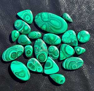 Lote de piedras preciosas de malaquita, venta al por mayor, cabujón, 100 por ciento, calidad de Grado Superior Natural para fabricación de joyas hechas a mano - Product Image 5
