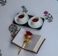 Drap de lit en coton blanc imprimé à la main |   Drap de lit à motif floral avec bordure |   Literie artisanale indienne pour la vente en gros