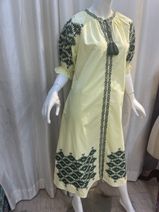 Femmes décontracté élégant 100% coton robe broderie à manches longues col en V Maxi lavable taille naturelle pour les vacances - Product Image 2