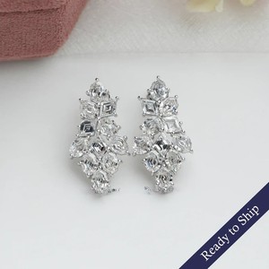 Pendientes de diamantes cultivados en laboratorio con corte escalonado de oro blanco de 10CTW y 14k, Pendientes colgantes de gota de diamante genuino, regalo para ella - Product Image 4