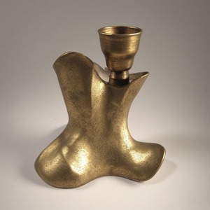 Bougeoir en corne d'aluminium fabriqué à la main avec finition patine argentée mate Artisan fait à la main conçu pour les intérieurs décoratifs - Product Image 1