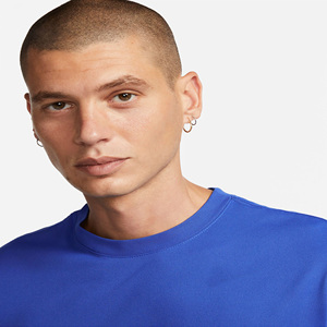 Camiseta deportiva Game Royal Blue para hombre: tela de Jersey suave, ajuste relajado estándar, banda para el cuello acanalada, 100% poliéster - Product Image 3