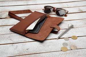 Long portefeuille en cuir antivol vintage pour femmes avec décoration de perles de gland fait à la main décontracté extérieur marque LWM-0263 - Product Image 2