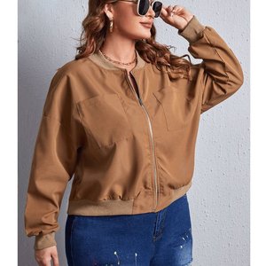 Veste universitaire de baseball recadrée pour femmes Logo personnalisé dames mode Letterman Satin vestes broderie imprimé teint Jeans coton - Product Image 4