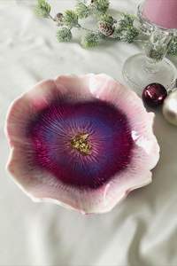 Tazón de resina hecho a mano con acabado vibrante, ideal para usar como un tazón funcional o como una pieza de declaración artística en los hogares - Product Image 6