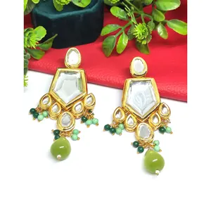 Pendientes de Oro de 22K con Baño de Plata, Piedra Verde Menta Monalisa, Meenakari, Kundan, Joyería Cultural Coleccionable - Product Image 1